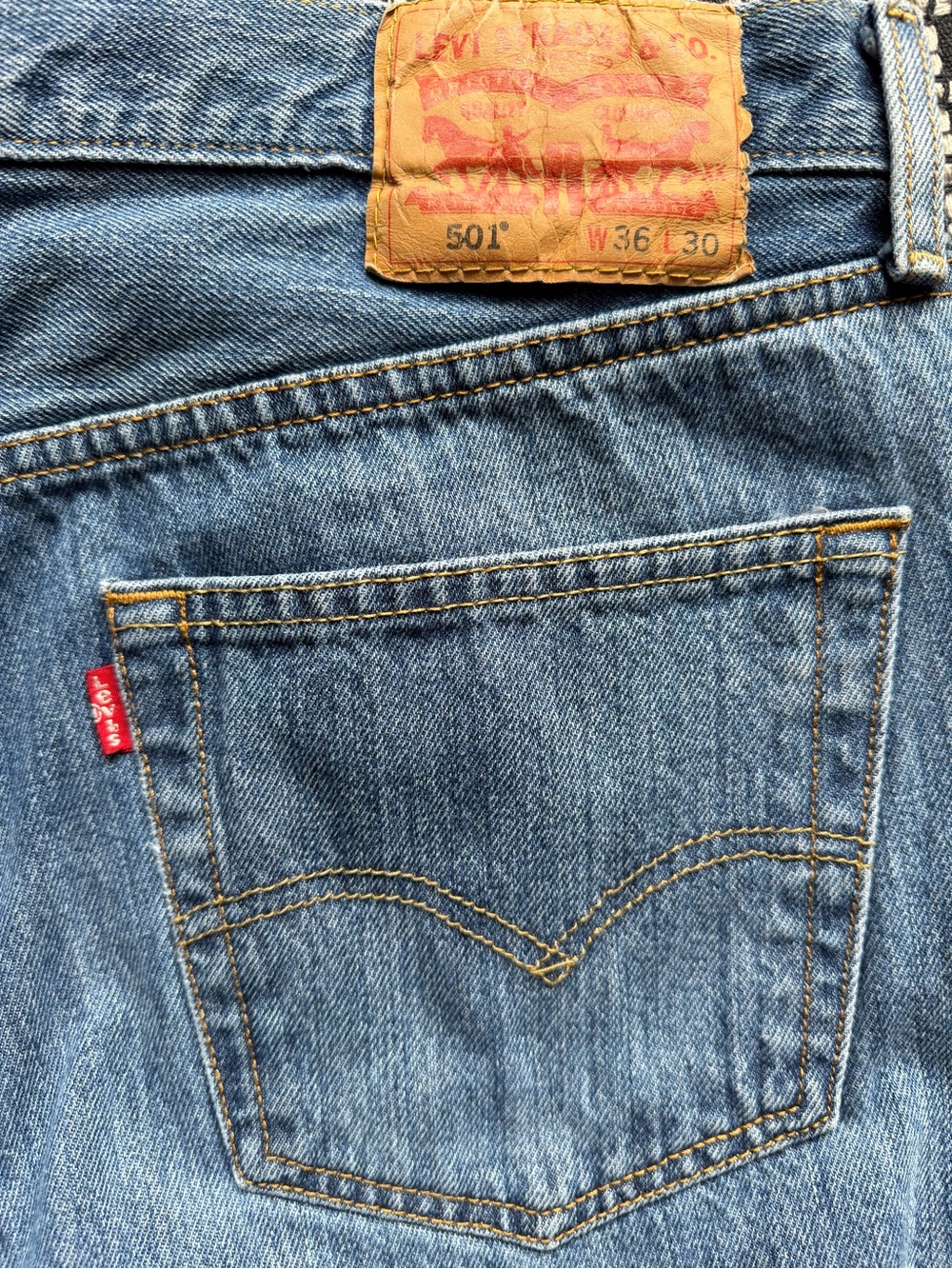 Levis 501 Original Fit Button Fly Jeans Mens 36x30 Blue Denim Medium Wash